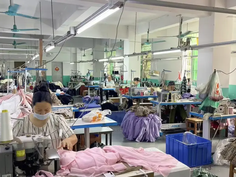 Sewing station — RUIXING Sportswear