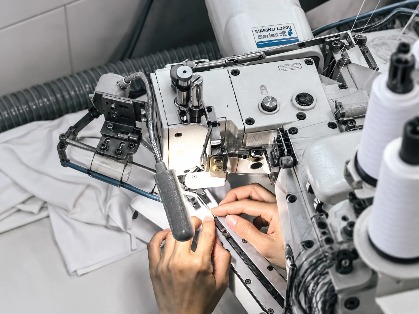 Liner sewing (illustrative) — RUIXING Sportswear
