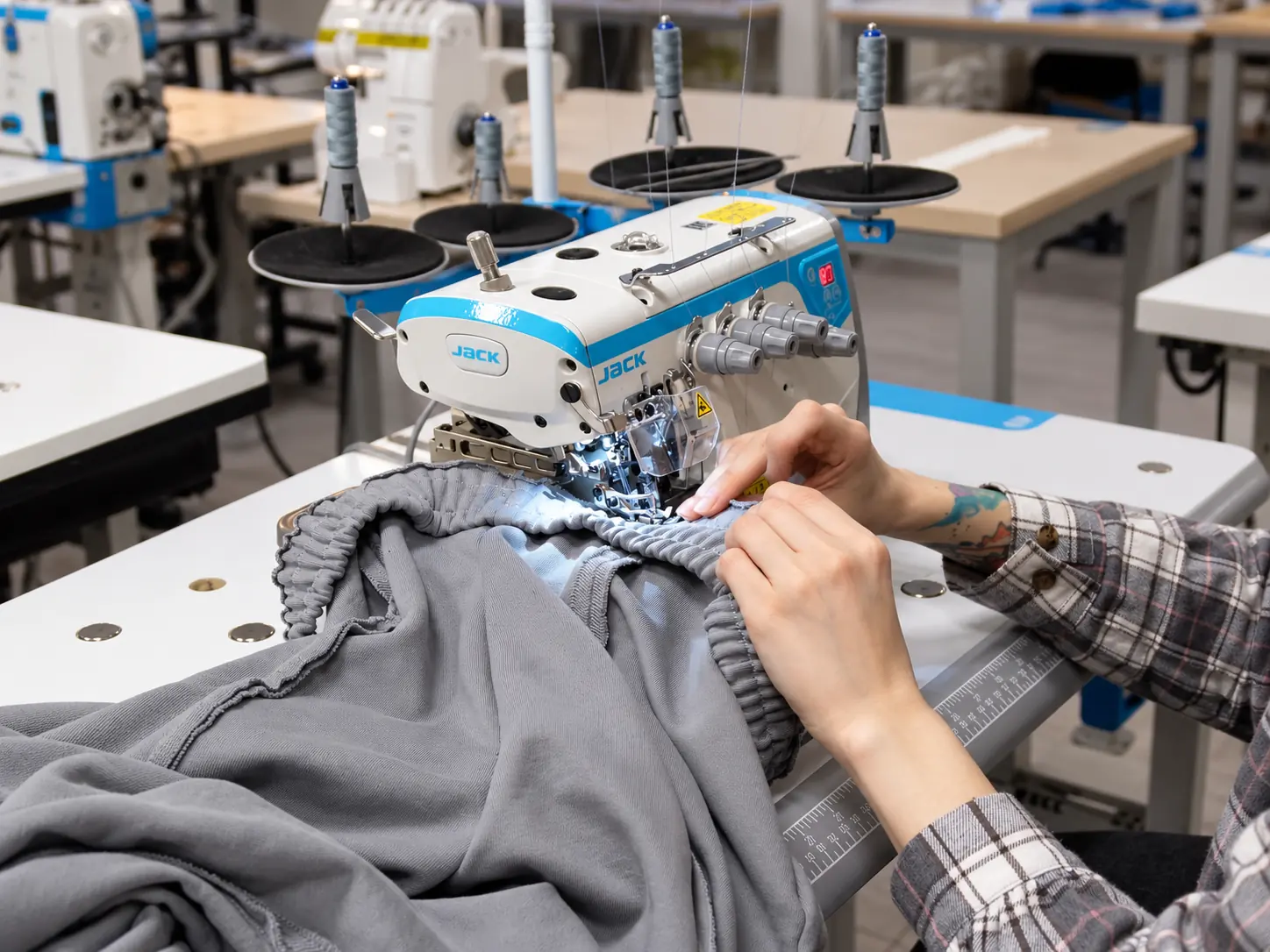 Sewing & cutting — RUIXING Sportswear
