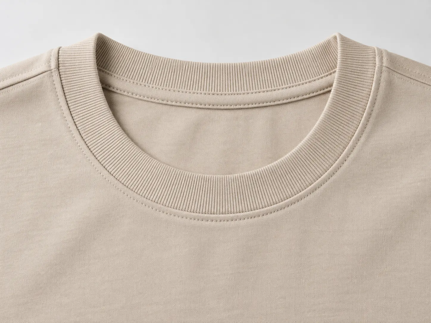 Top neckline close-up — RUIXING Sportswear
