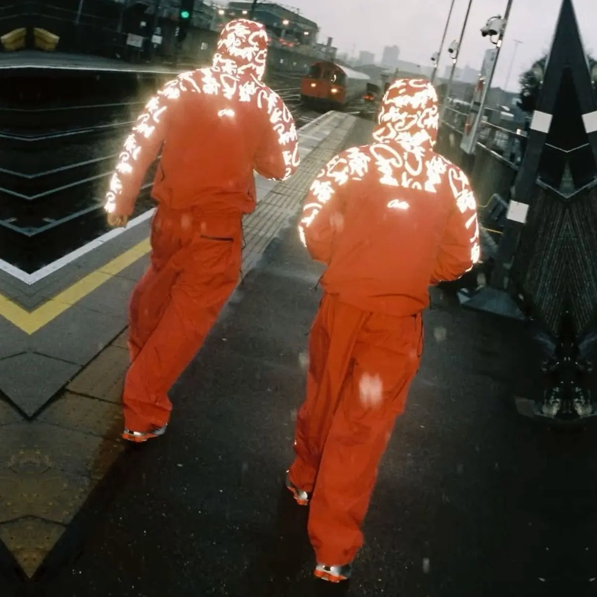 Reflective in daylight — RUIXING Sportswear